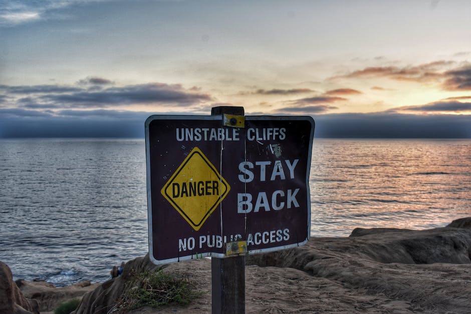 Are there in regulations at the beach regarding type of signs ?